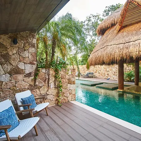 Apartamento Luxury Poolside Gem With Pool, Jacuzzi & Gym