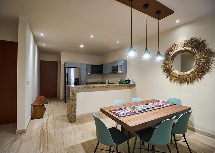 Luxury Poolside Gem With Pool, Jacuzzi & Gym