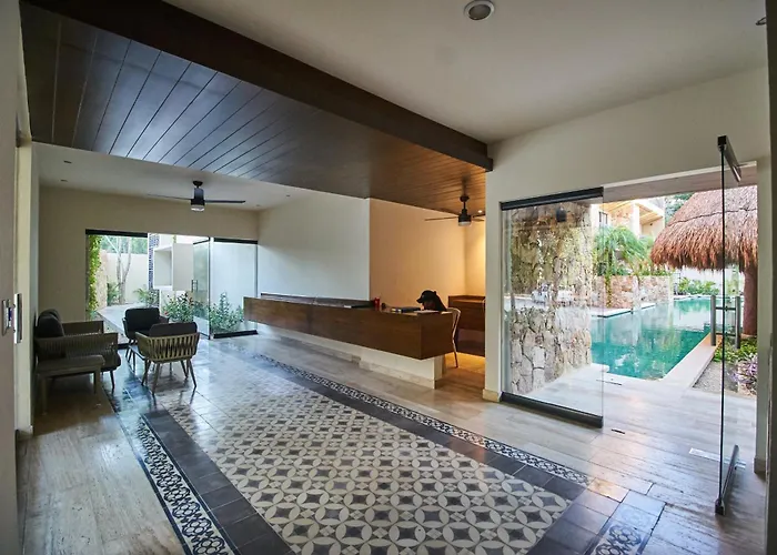 Luxury Poolside Gem With Pool, Jacuzzi & Gym Apartment